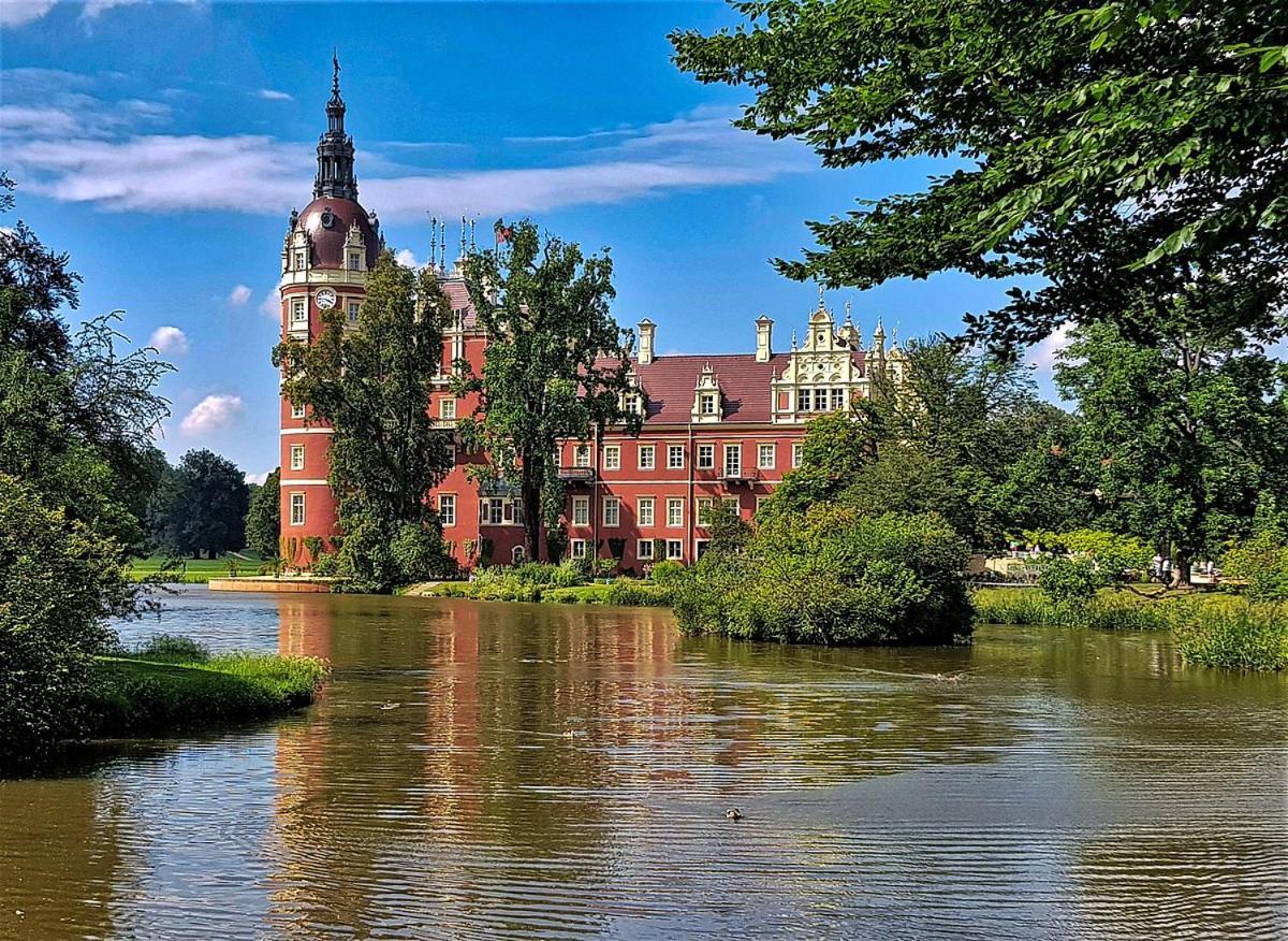 Ferienwohnung Im Gutshof Direkt Gegenueber Dem Schloss, Rhododendronpark Mit Terrasse Und Wlan Kromlau Exterior foto